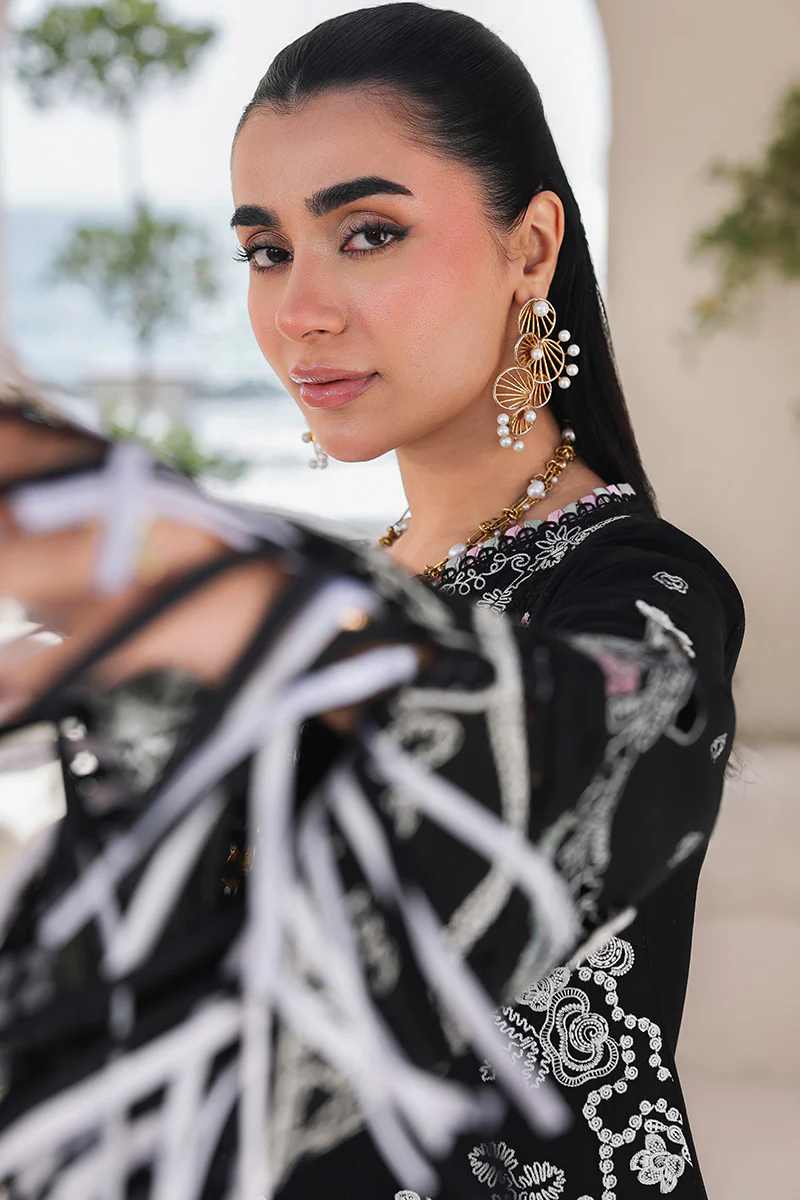 Qalamkar Luxury Lawn 3 Pc Embroidered Suit LIANA Eid Collection