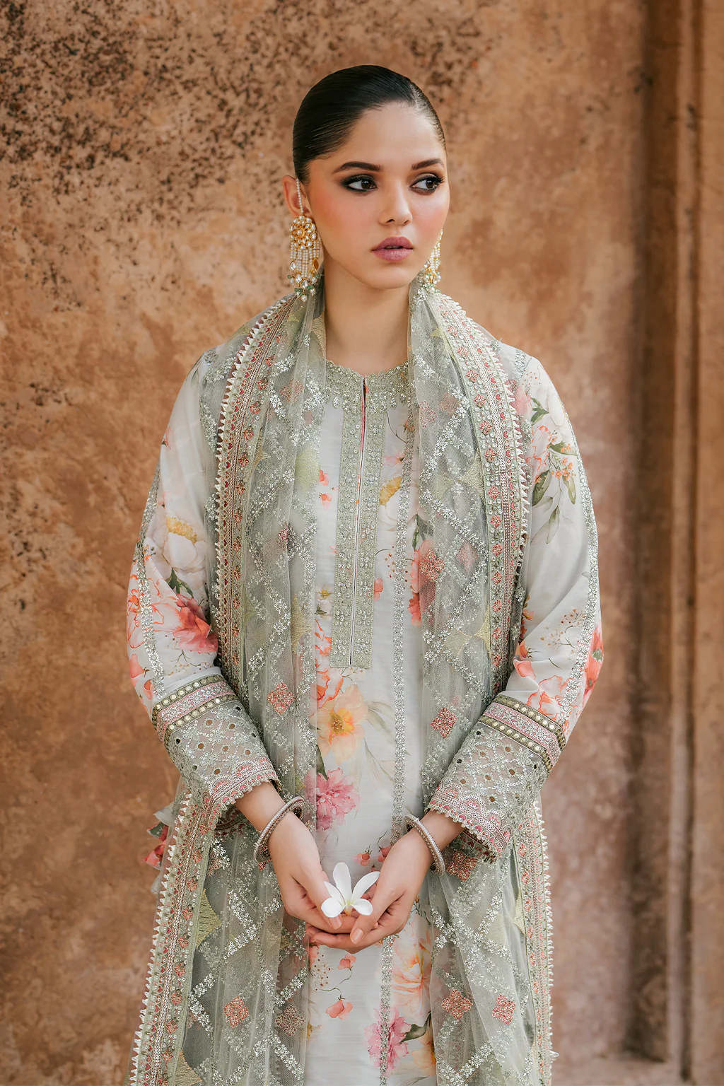 Iznik Luxury Embroidered Lawn Unstitched 3 Pc Eid Collection
