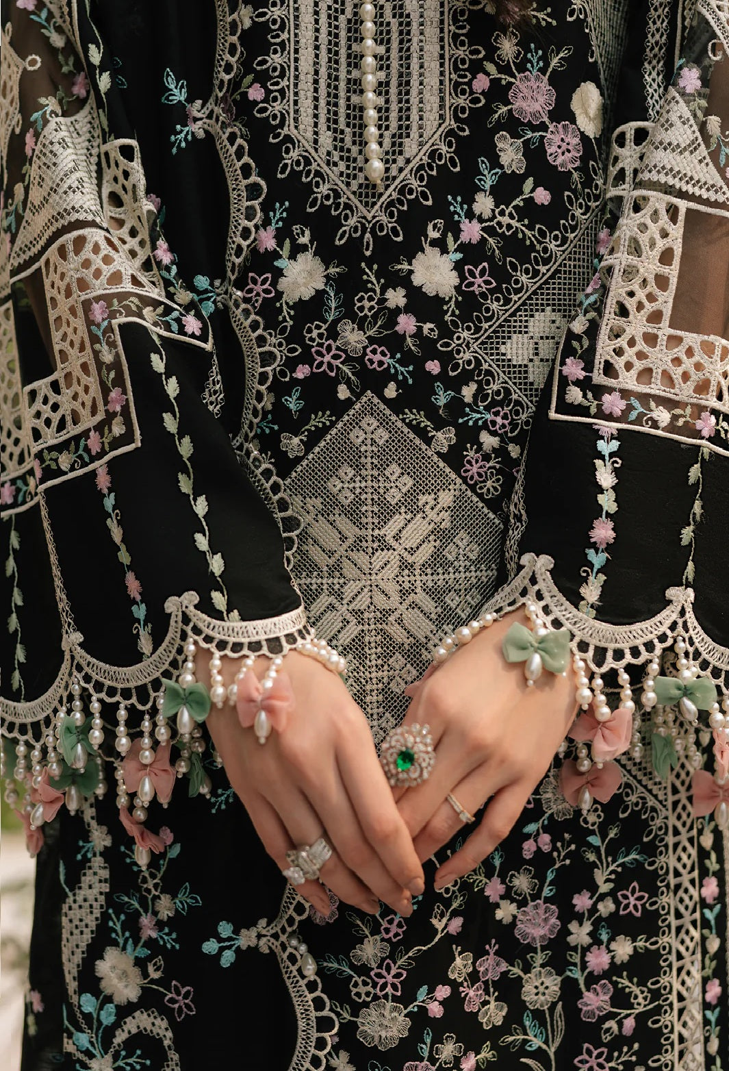 Bin Lawn Embroidered 3 Piece Unstitched Fareesa