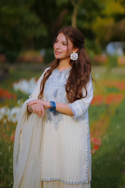 Sapphire - 3PC Unstitched Lawn Embroidered Shirt with Dyed Cotton Net Dupatta and Trouser