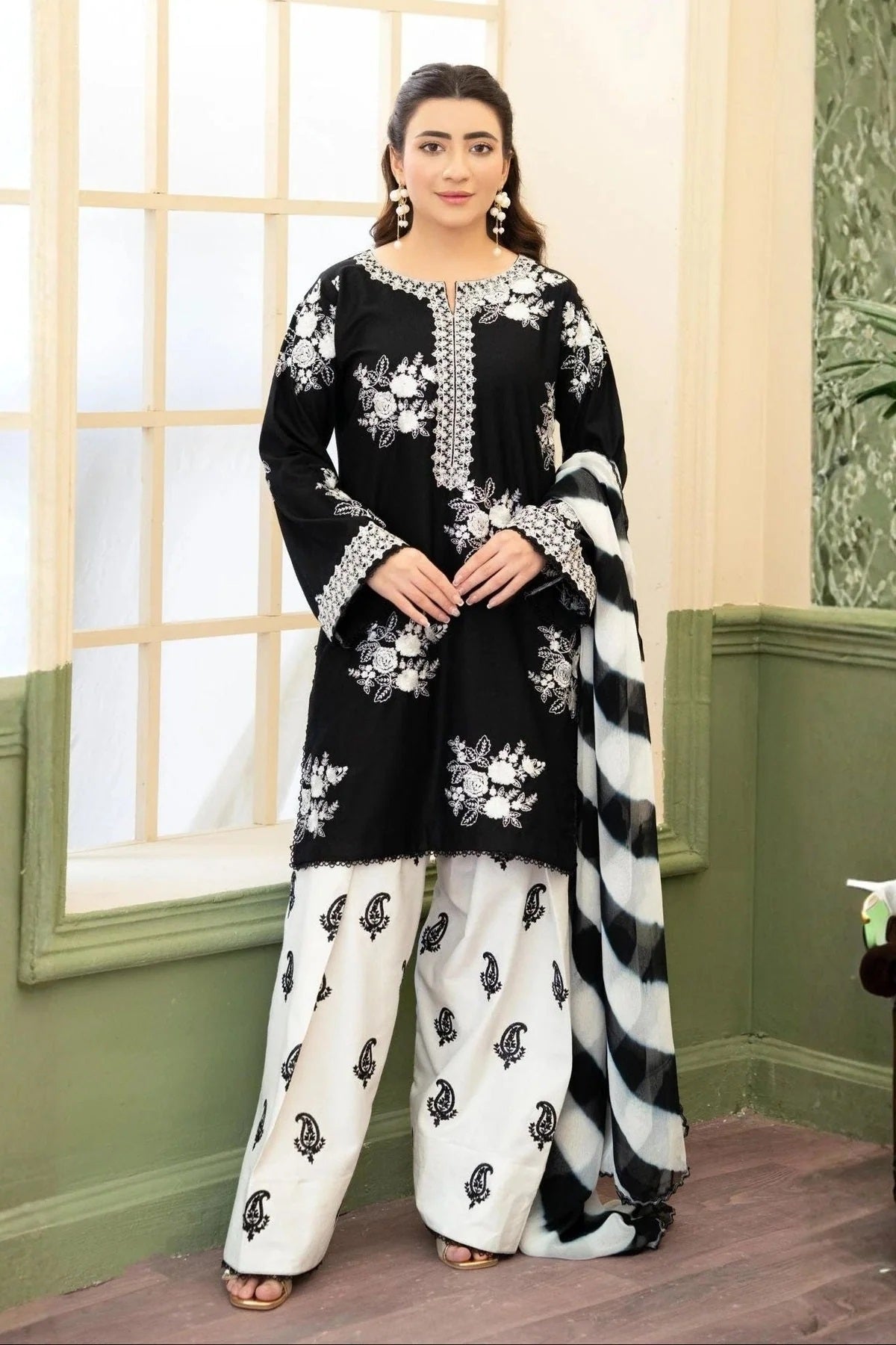 Zara Shahjahan Luxury Embroidered Lawn Unstitched 3Pc Suit