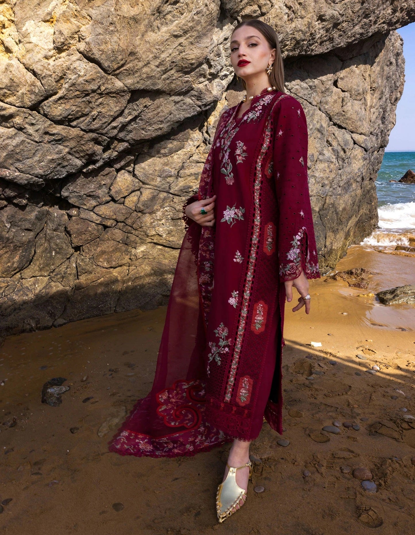 Crimson D5 B Stylish 3 Piece Lawn Embroidered Dress Unstitched Parsi Threads