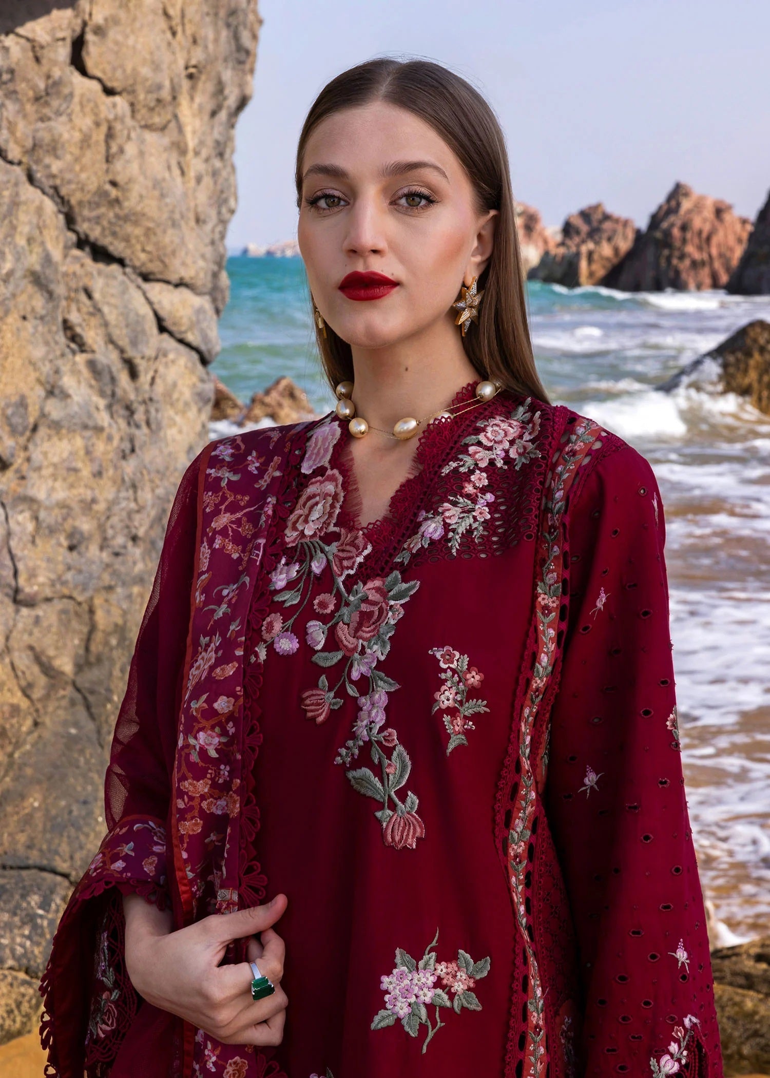 Crimson D5 B Stylish 3 Piece Lawn Embroidered Dress Unstitched Parsi Threads