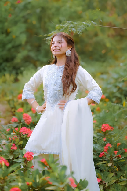 Sapphire - 3PC Unstitched Lawn Embroidered Shirt with Dyed Cotton Net Dupatta and Trouser