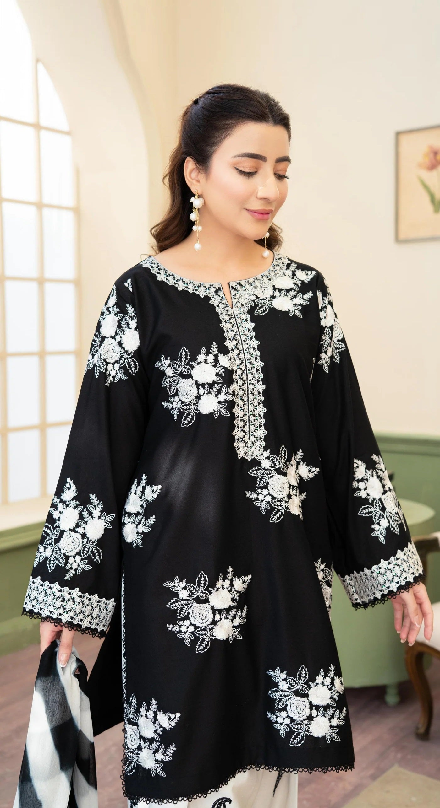 Zara Shahjahan Luxury Embroidered Lawn Unstitched 3Pc Suit