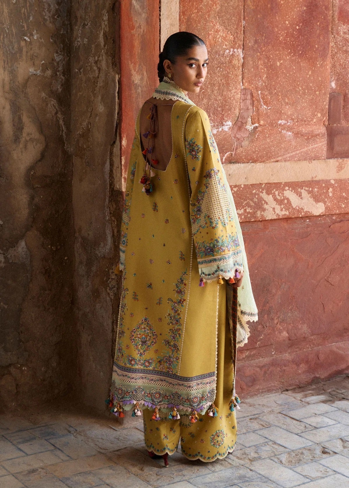Hussain Rehar Luxury Lawn Embroidered 3Pc Unstitched Suit Sari