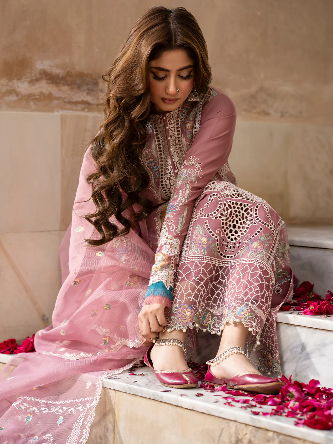 Bin Ilyas Luxury Lawn Embroidered 3 Pc Unstithced Collection DILBARO