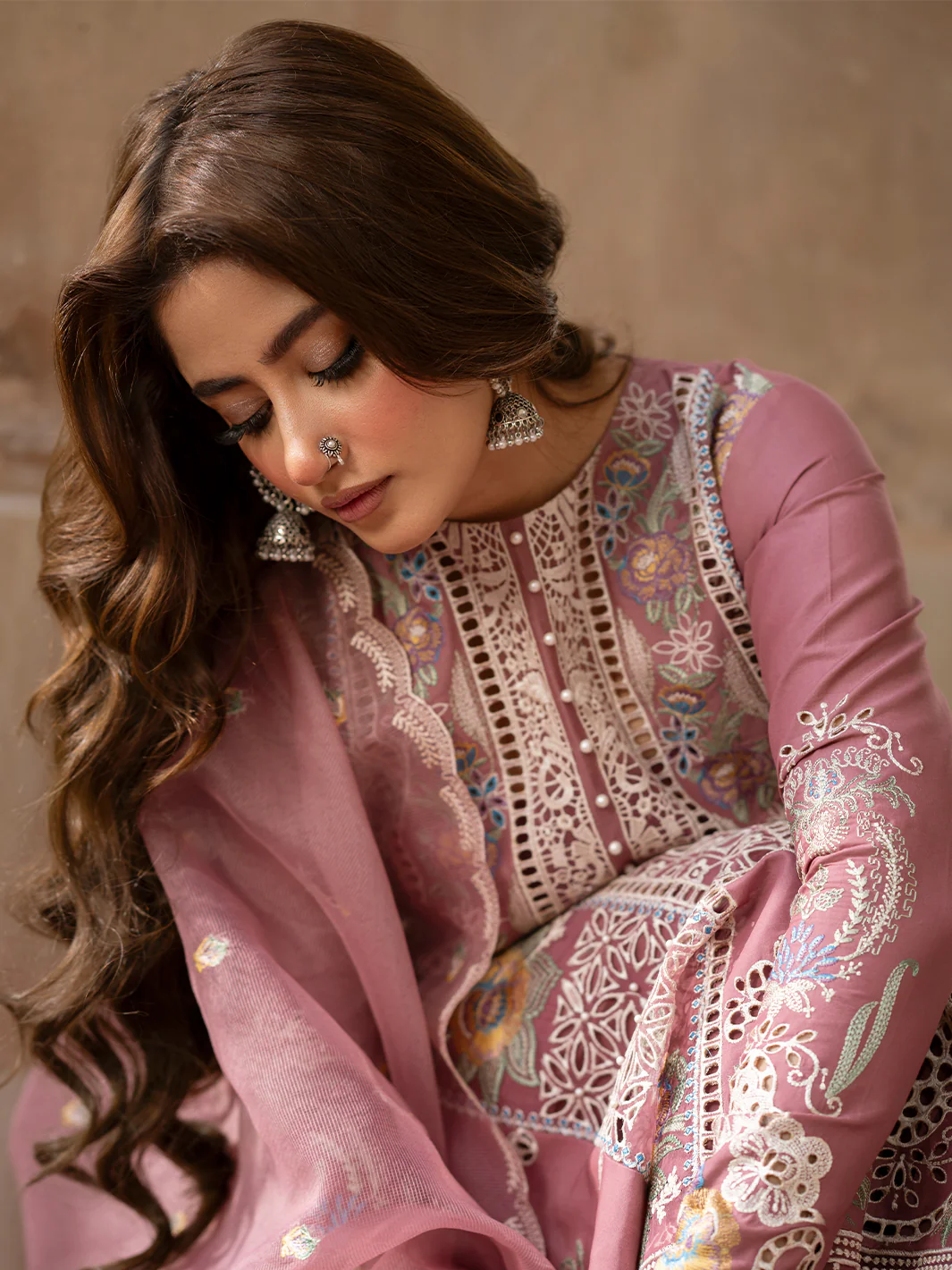 Bin Ilyas Luxury Lawn Embroidered 3 Pc Unstithced Collection DILBARO