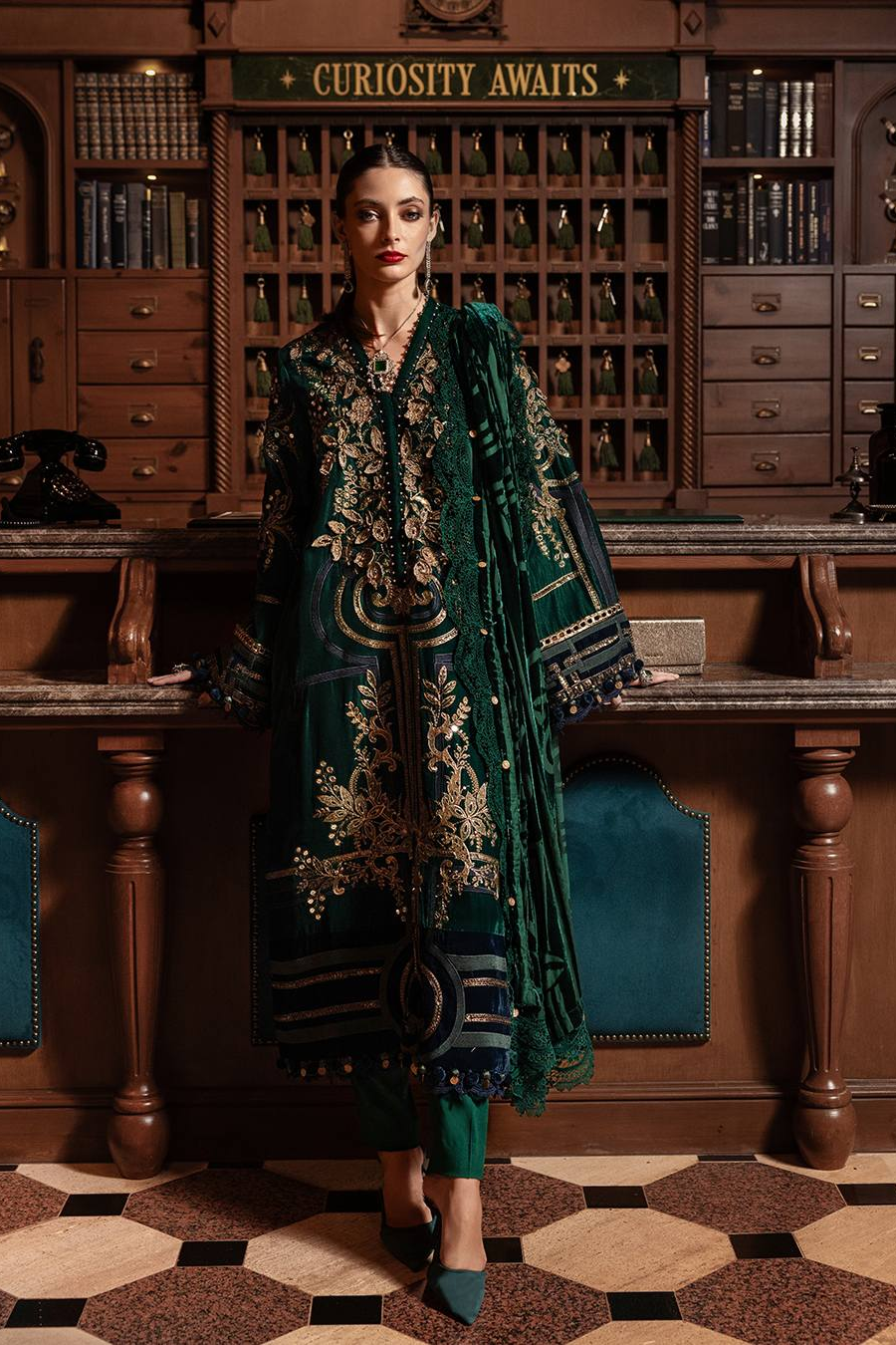 Luxe by Maria B Unstitched Embroidered Velvet 3 Piece MB25LW D2 With Palaichi Shawl