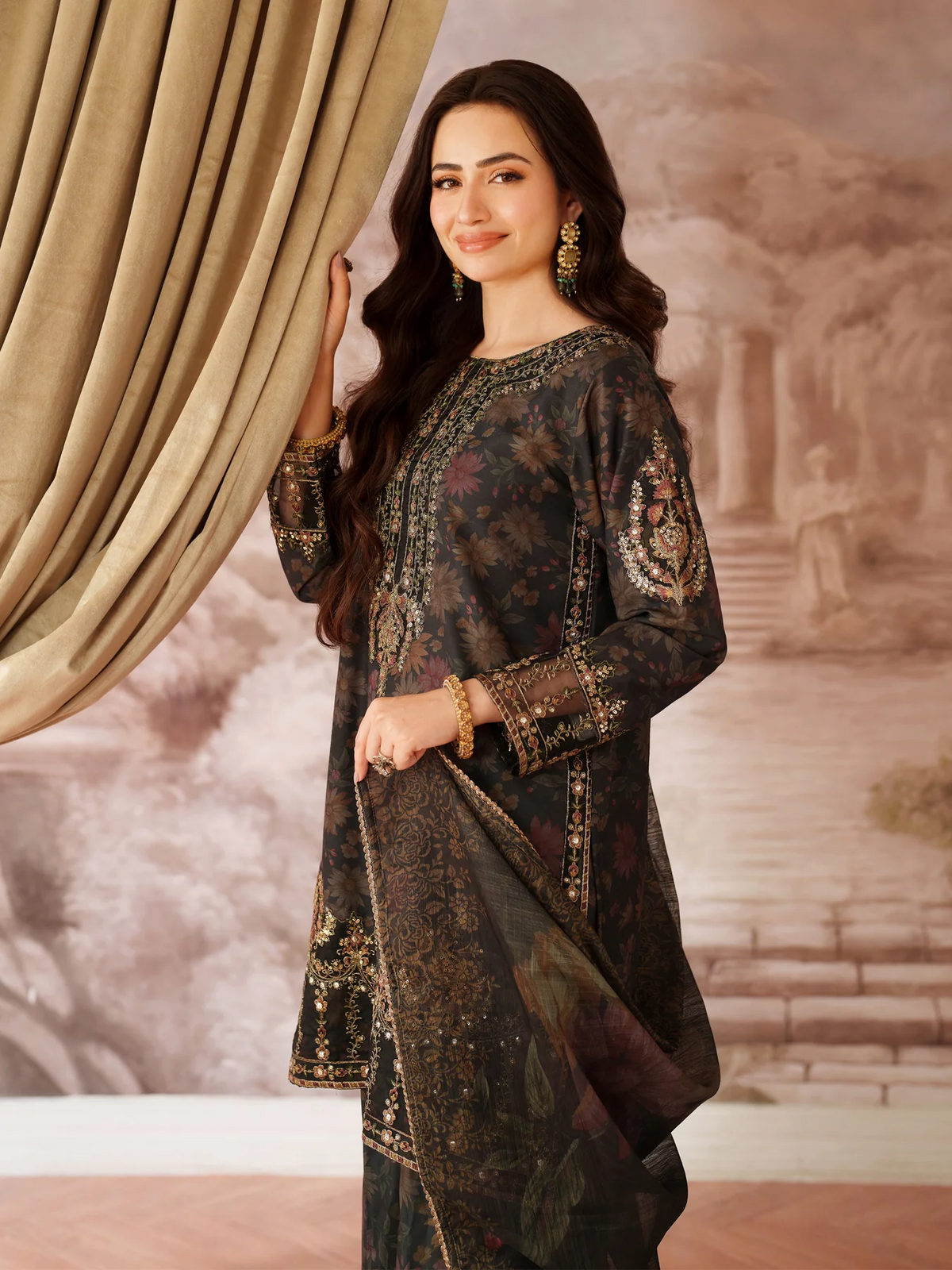 Mohagni Luxury Embroidered Lawn 3 Pc Unstitched Suit