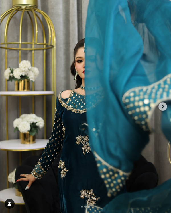 Afrozeh Luxury Formals Velvet Collection 3 Pieces Unstitched ZINC Gold