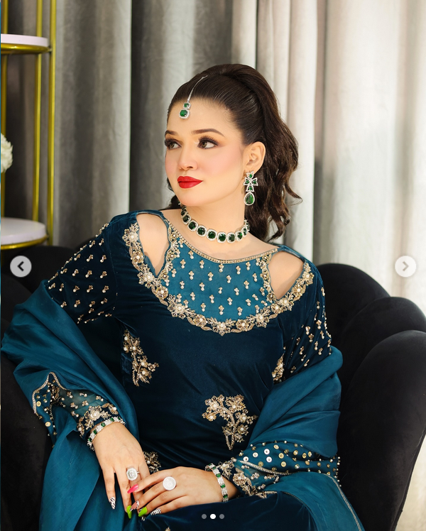 Afrozeh Luxury Formals Velvet Collection 3 Pieces Unstitched ZINC Gold