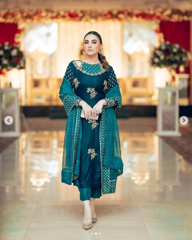 Afrozeh Luxury Formals Velvet Collection 3 Pieces Unstitched ZINC Gold